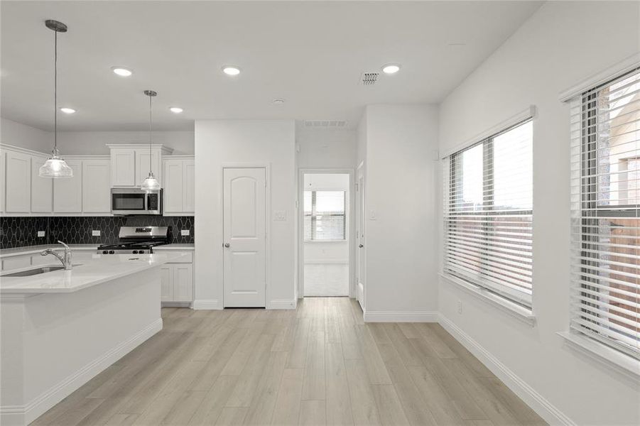 09_1072 Happy Holly, Lavon 09_1072 Happy Holly, Lavon