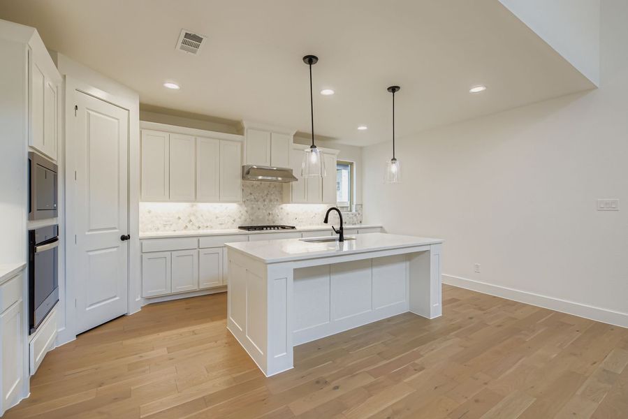 828 Trailing Vine - Kitchen