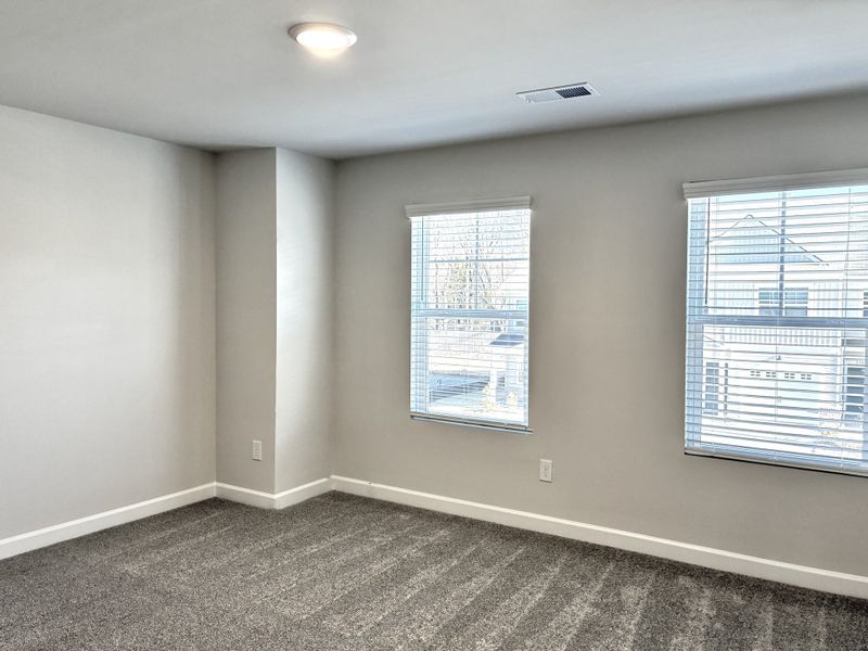 Spacious, unfurnished interior of a new home in Miller Park, Greenville (Image 19).