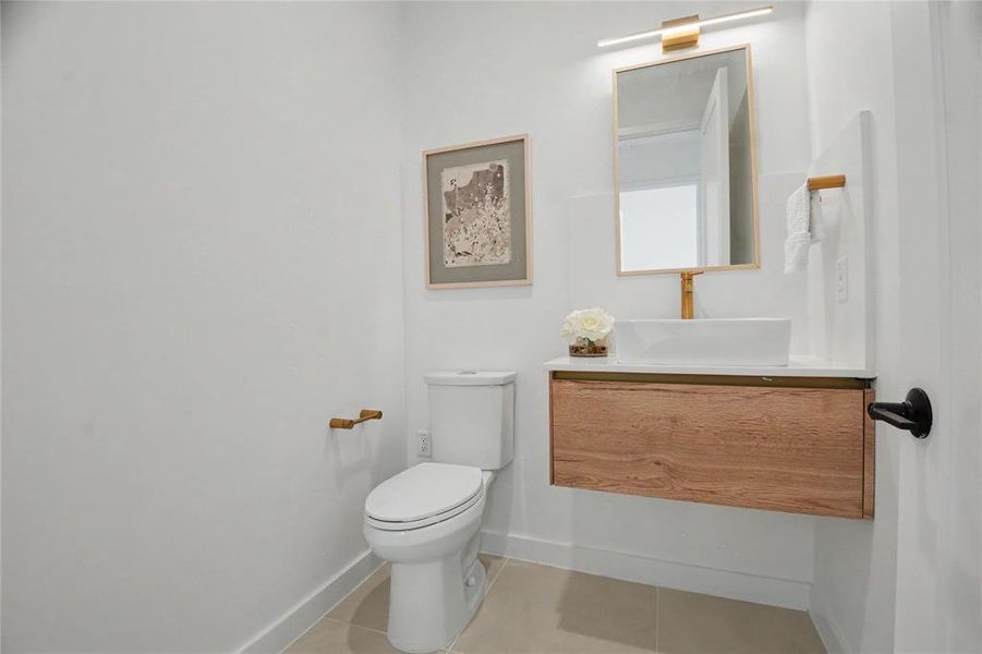 Guest powder room.