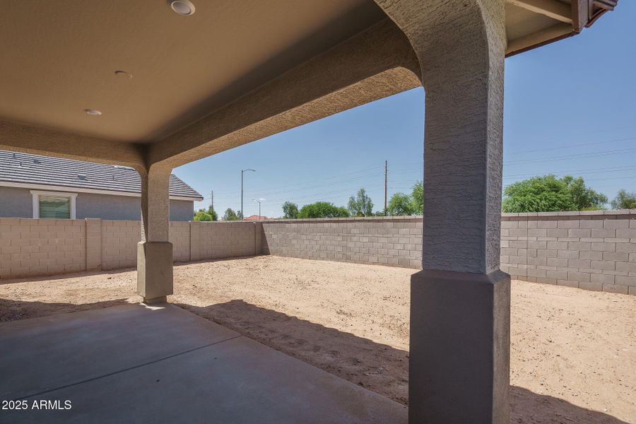 19) BACK PATIO 19) BACK PATIO