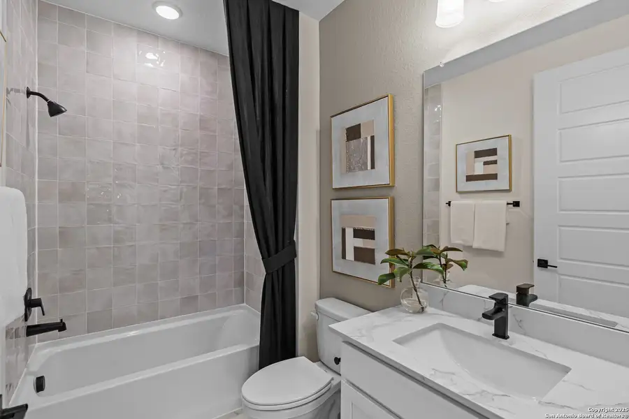 Furnished interior view inside a new home in Del Webb New Braunfels at Veramendi, New Braunfels (Image 11).