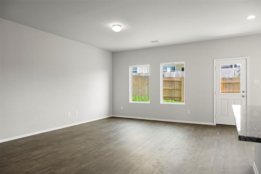 Spacious, unfurnished interior of a new home in Cloverleaf, Austin (Image 14).