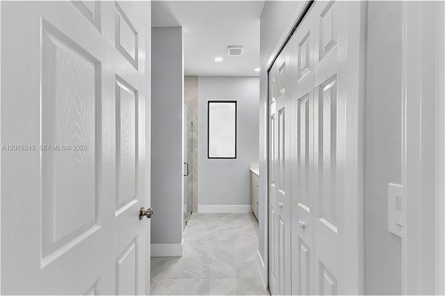 Spacious, unfurnished interior of a new home in , Lehigh Acres (Image 19).