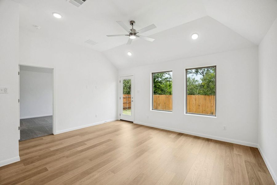 Spacious, unfurnished interior of a new home in Trinity Ranch, Elgin (Image 15).