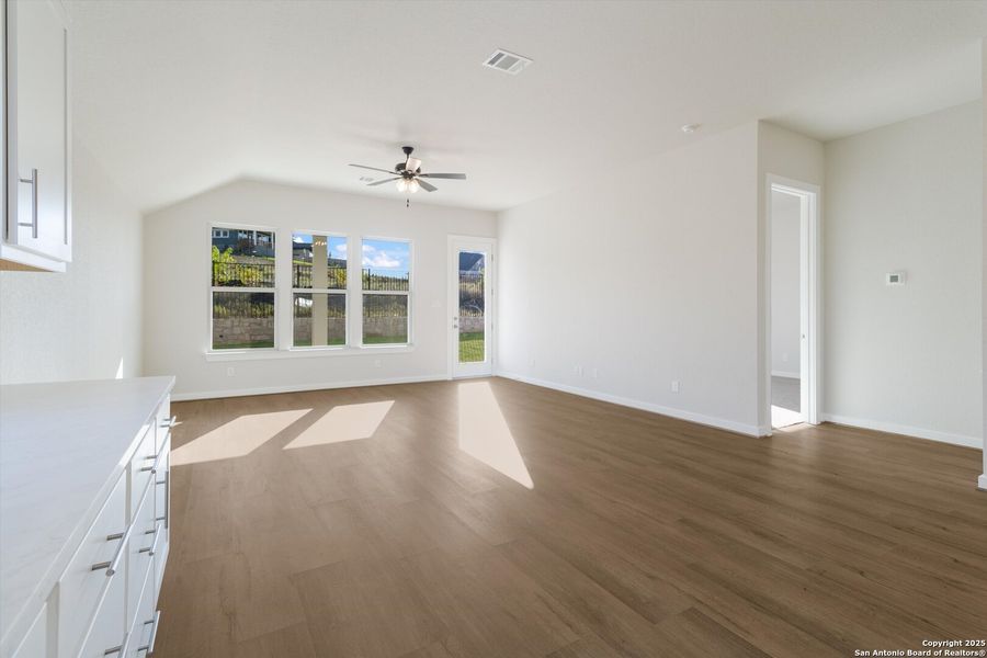 Spacious, unfurnished interior of a new home in Meyer Ranch, New Braunfels (Image 17). Spacious, unfurnished interior of a new home in Meyer Ranch, New Braunfels (Image 17).