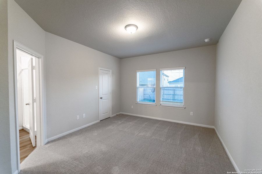 Spacious, unfurnished interior of a new home in Hennersby Hollow, San Antonio (Image 11). Spacious, unfurnished interior of a new home in Hennersby Hollow, San Antonio (Image 11).