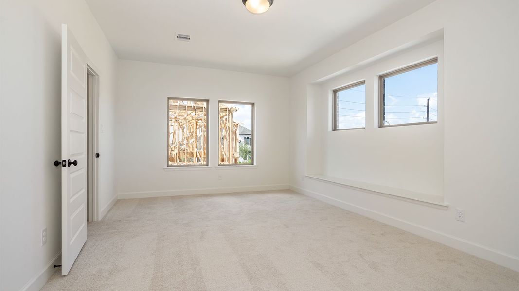 Spacious, unfurnished interior of a new home in Grange, Katy (Image 13).