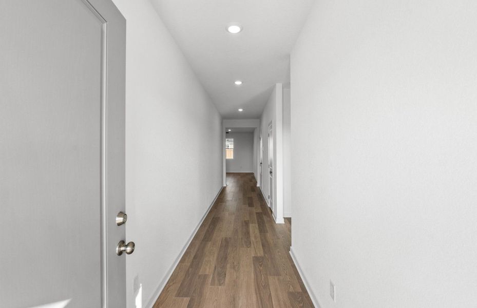 Spacious, unfurnished interior of a new home in Alto, San Marcos (Image 11).