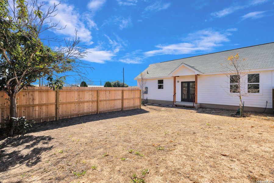 Exterior details and patio area of a home in , San Antonio (Image 15).