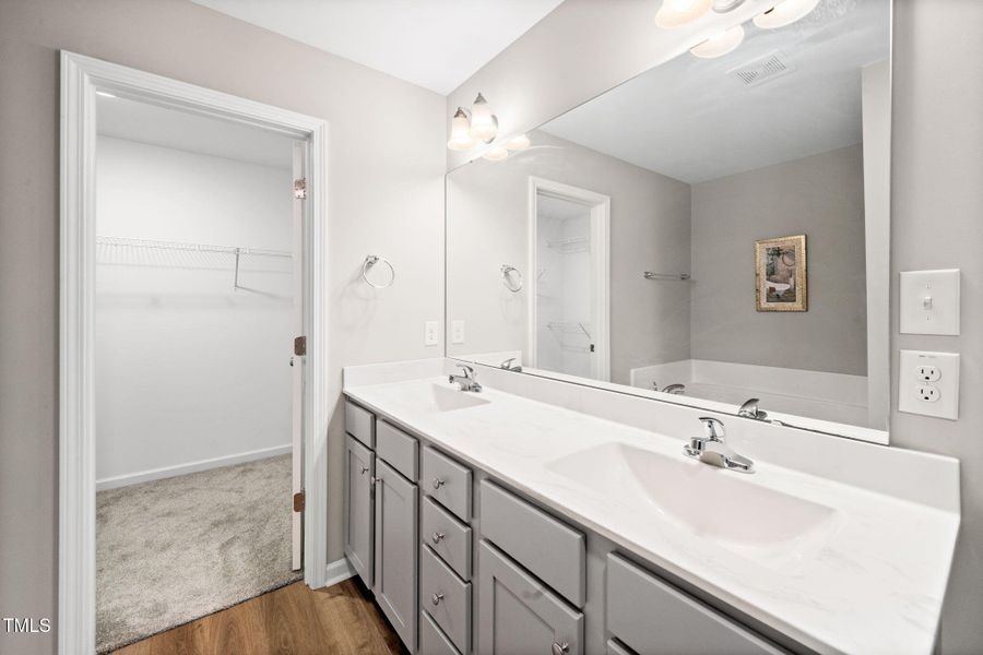 20-web-or-mls-20 Ava (28 of 120) 20-web-or-mls-20 Ava (28 of 120)