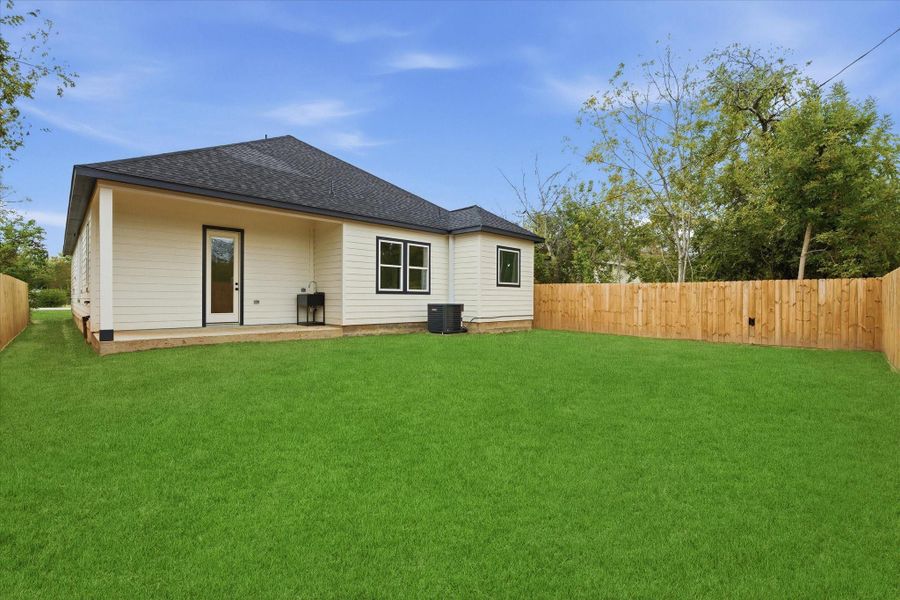 Large, private backyard with plenty of space for your little ones or furry friends. Large, private backyard with plenty of space for your little ones or furry friends.