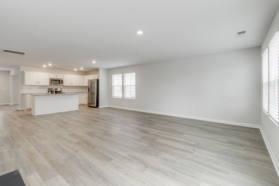 Spacious, unfurnished interior of a new home in Ellington, Elgin (Image 20).
