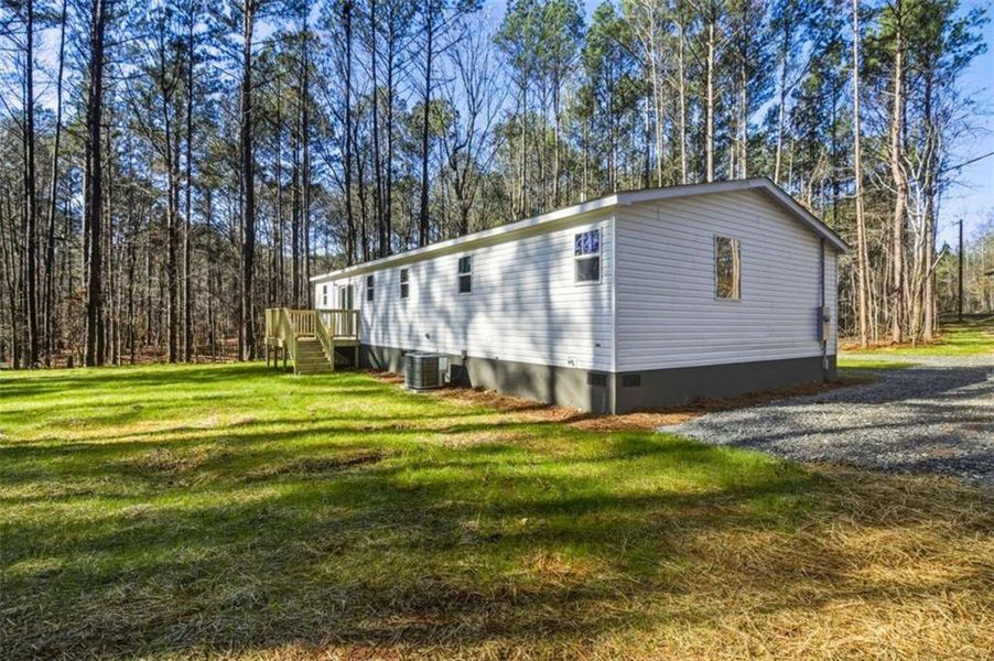 Exterior details and patio area of a home in , Eatonton (Image 21).