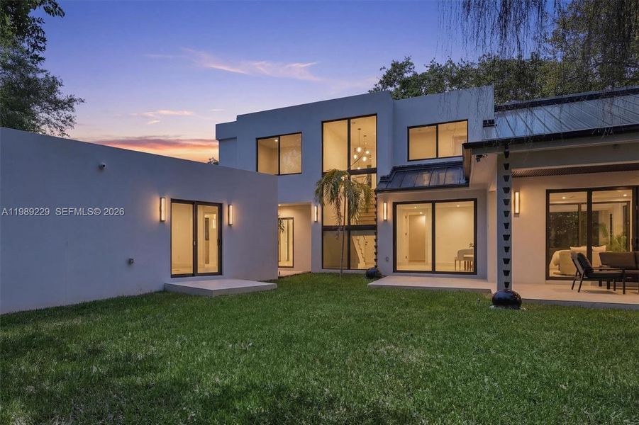 Exterior details and patio area of a home in , Hollywood (Image 34).