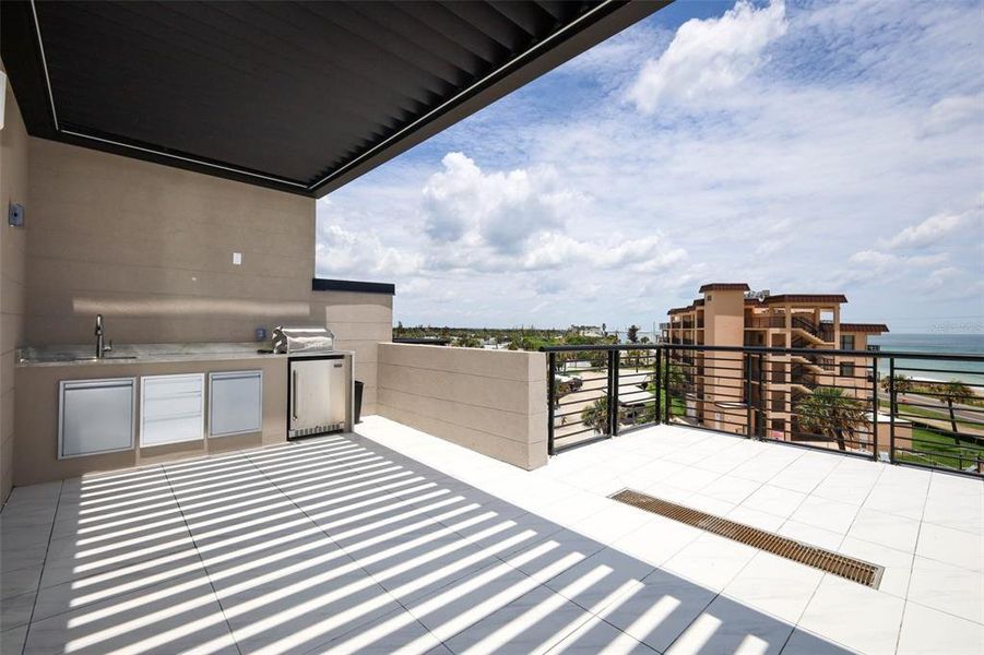 Exterior details and patio area of a home in , Ormond Beach (Image 25).