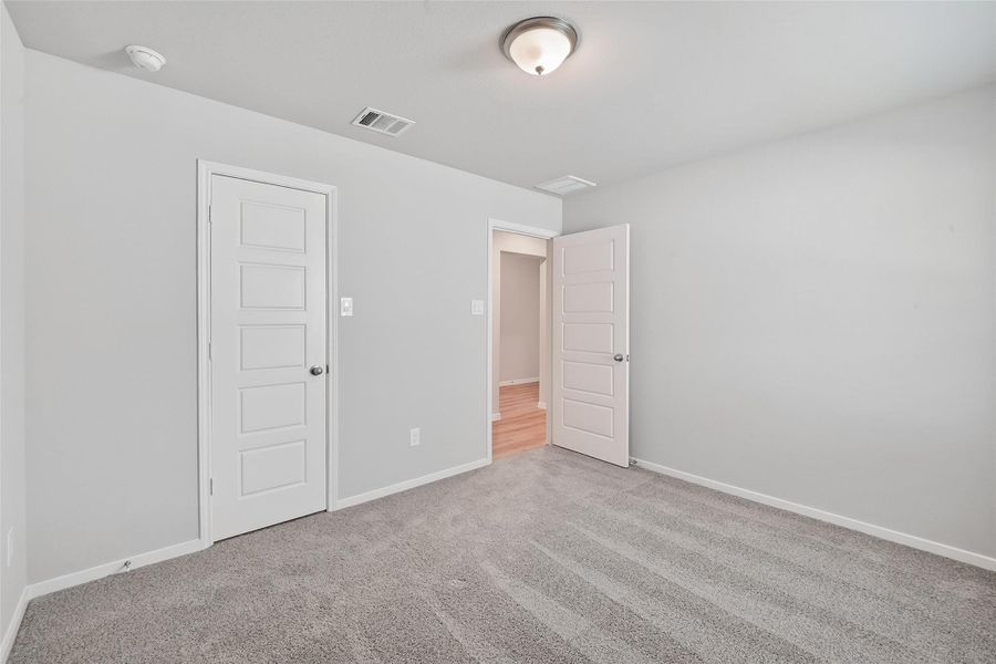 Spacious, unfurnished interior of a new home in Rollingbrook Estates, Baytown (Image 34).