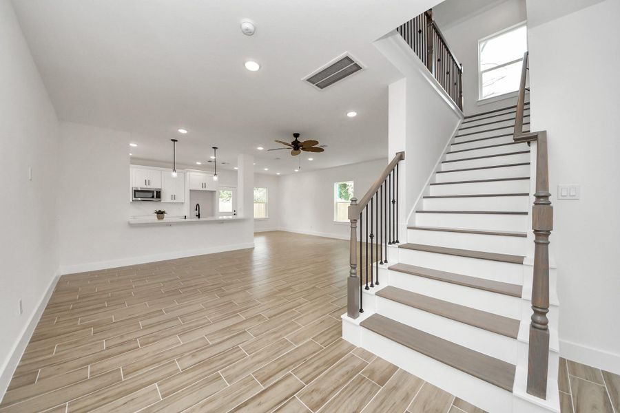 Spacious, unfurnished interior of a new home in , Houston (Image 9).