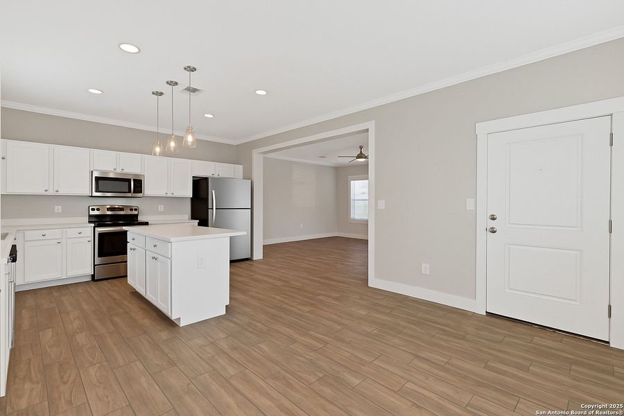 Spacious, unfurnished interior of a new home in , San Antonio (Image 20).