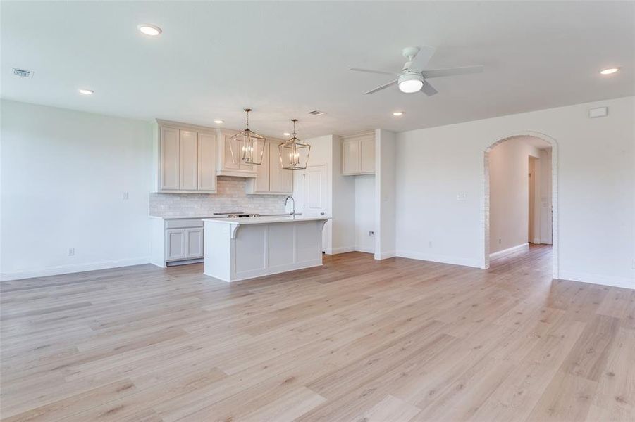Spacious, unfurnished interior of a new home in Courts of Bonnie Brae, Denton (Image 10).