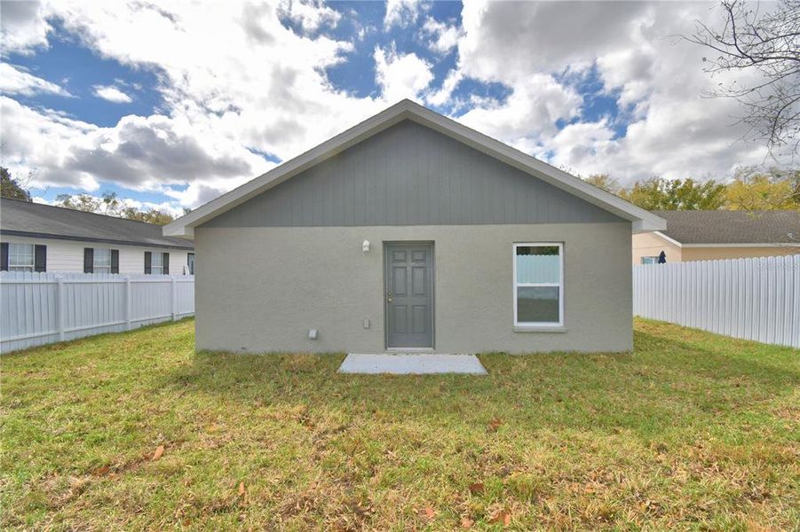 Exterior details and patio area of a home in , Bartow (Image 28).