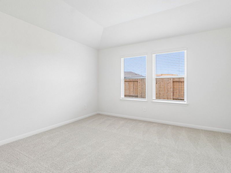 Spacious, unfurnished interior of a new home in Riverbend at Double Eagle - Reserve Collection, Cedar Creek (Image 10).