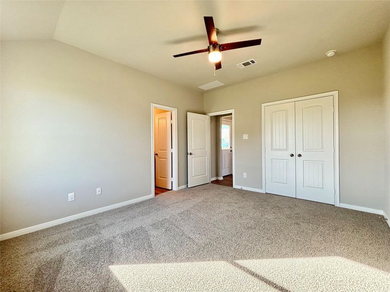 Spacious, unfurnished interior of a new home in , Palacios (Image 21).