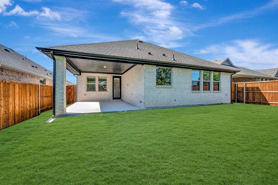 Exterior details and patio area of a home in Heritage Ranch, Sherman (Image 20). Exterior details and patio area of a home in Heritage Ranch, Sherman (Image 20).