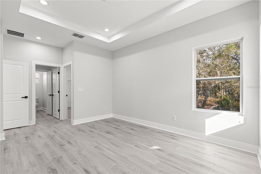 Spacious, unfurnished interior of a new home in , Dunnellon (Image 13).