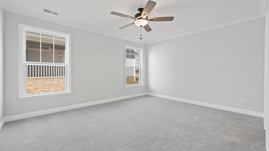 Spacious, unfurnished interior of a new home in Sunset Summits, Spartanburg (Image 20).