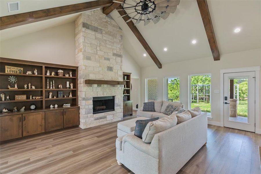 Furnished interior view inside a new home in , Ovalo (Image 10).