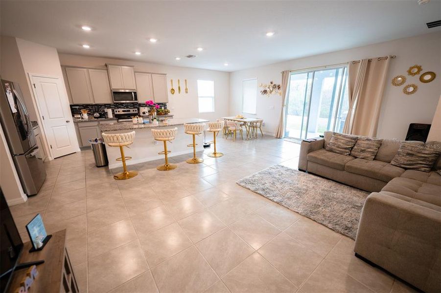 Furnished interior view inside a new home in North Park Isle, Plant City (Image 16).