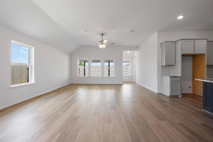 Spacious, unfurnished interior of a new home in River Ranch, Dayton (Image 17).