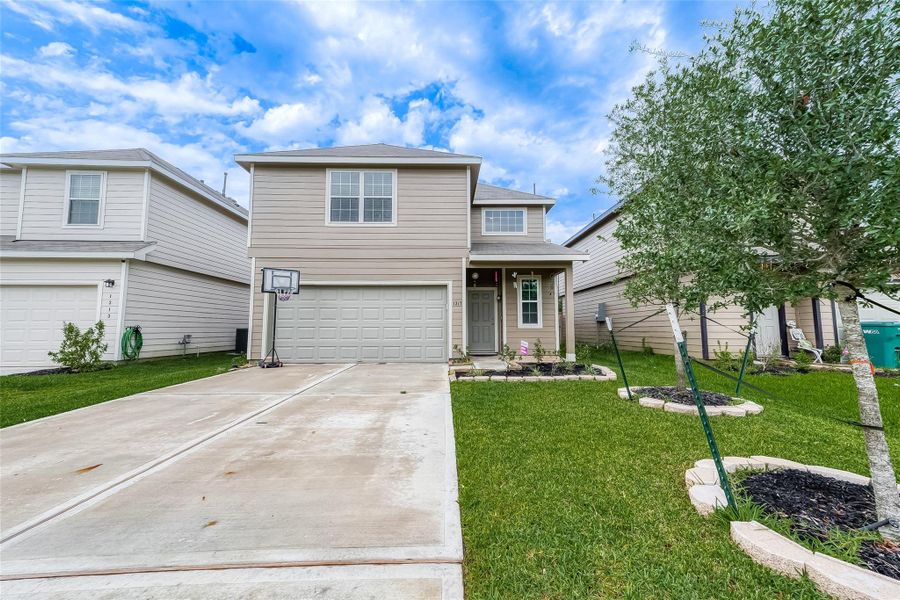 Front exterior of a new home in Cliffstone Hills, Conroe, TX, highlighting curb appeal (Image 26). Front exterior of a new home in Cliffstone Hills, Conroe, TX, highlighting curb appeal (Image 26).
