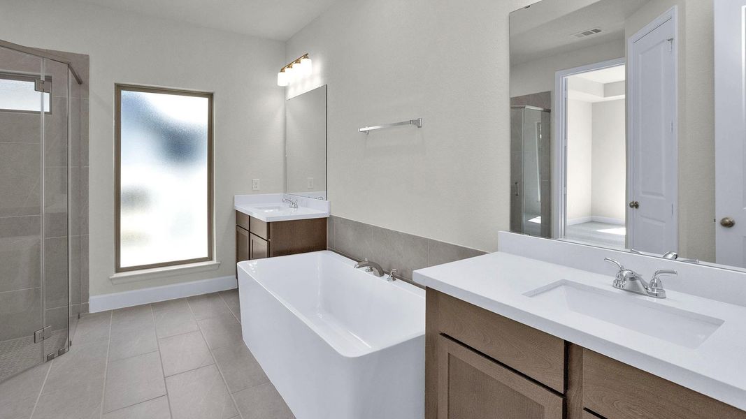 Furnished interior view inside a new home in Evergreen 50', Conroe (Image 2).