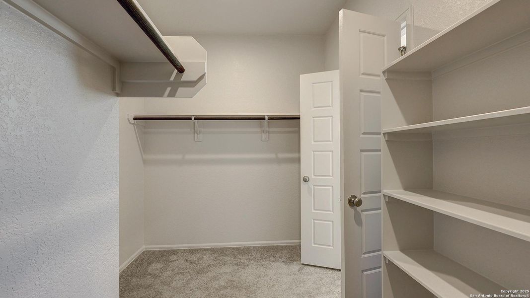 Spacious, unfurnished interior of a new home in Veranda 40', San Antonio (Image 23). Spacious, unfurnished interior of a new home in Veranda 40', San Antonio (Image 23).