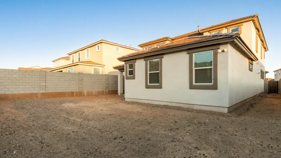 Exterior details and patio area of a home in Aloravita, Peoria (Image 23).