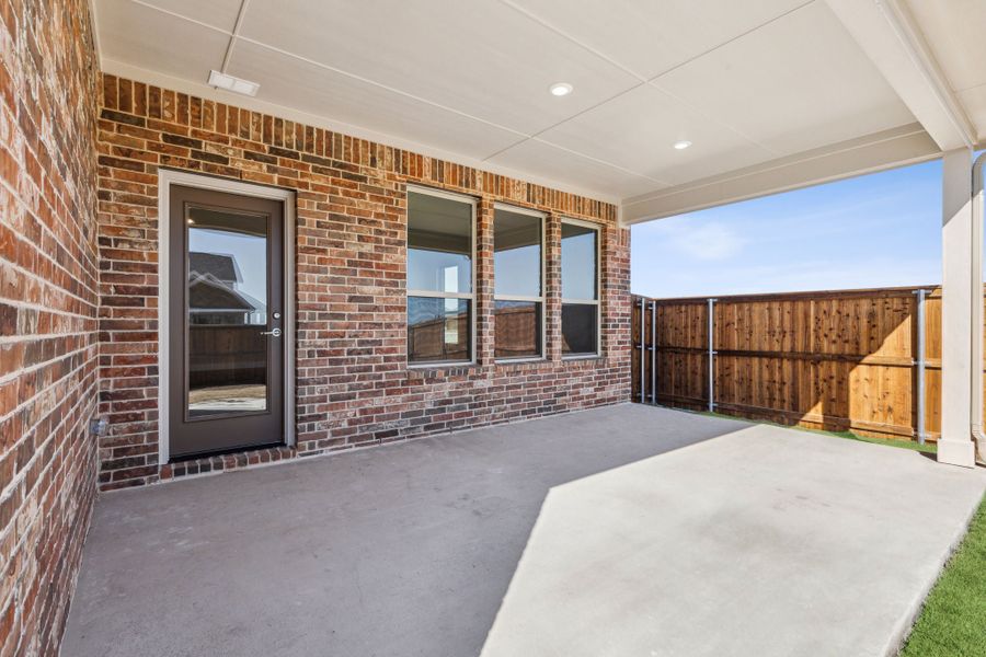Representative exterior details of a home built from the Cardinal by Centre Living Homes in Dove Hollow, Waxahachie (Image 3).