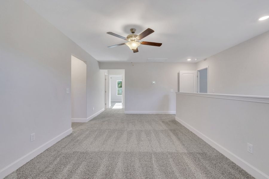 Spacious, unfurnished interior of a new home in NorthShore on the St. Marys River, Kingsland (Image 30).