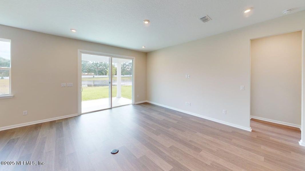 Spacious, unfurnished interior of a new home in Sandridge Hills, Green Cove Springs (Image 11).