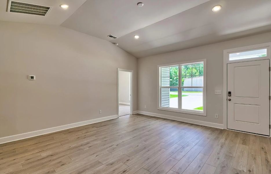 Spacious, unfurnished interior of a new home in Satchel Ford, Columbia (Image 15).