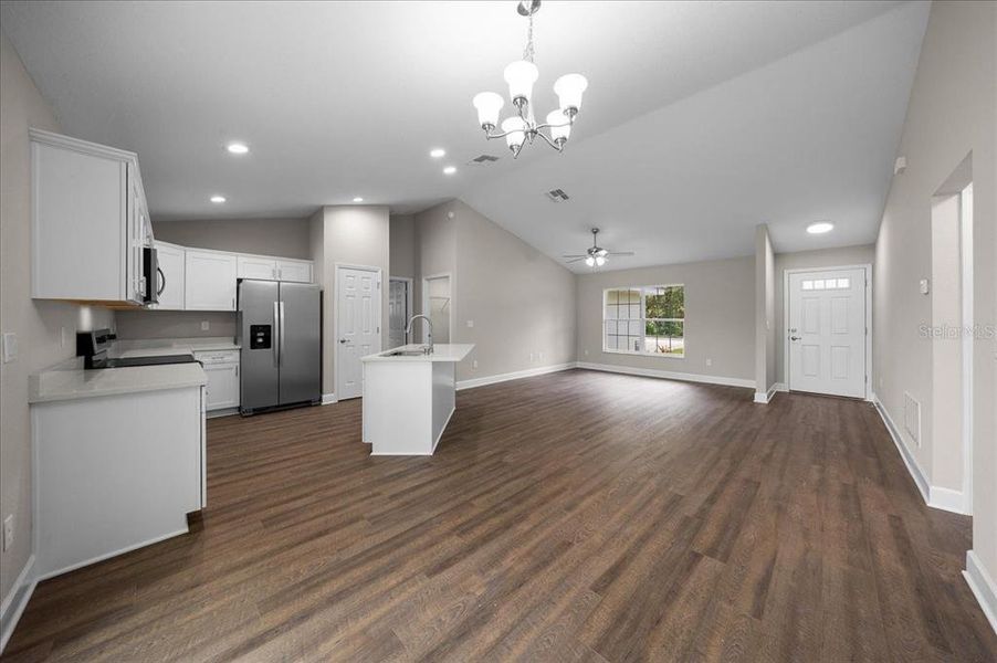 Spacious, unfurnished interior of a new home in , Belleview (Image 11).