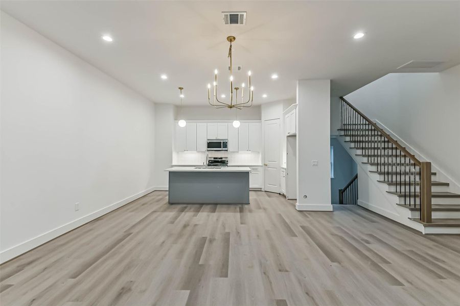 Spacious, unfurnished interior of a new home in , Houston (Image 24).