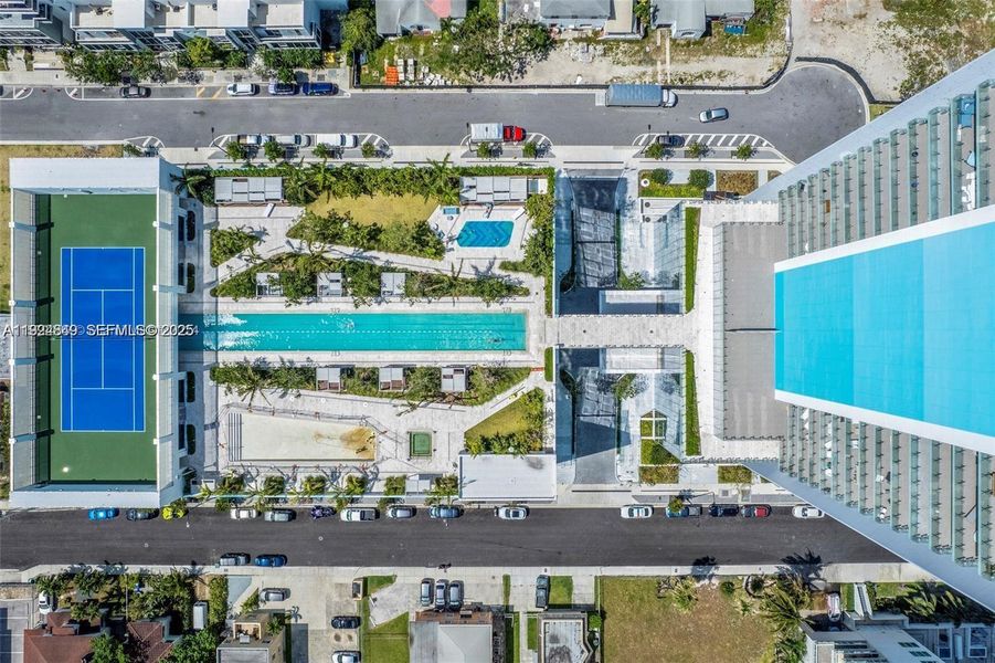 Community amenities in Missoni Baia, Miami (Image 25).