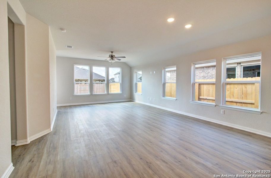 Spacious, unfurnished interior of a new home in Meyer Ranch – Premier, New Braunfels (Image 19). Spacious, unfurnished interior of a new home in Meyer Ranch – Premier, New Braunfels (Image 19).