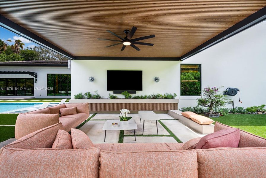 Furnished interior view inside a new home in , Pinecrest (Image 60). Furnished interior view inside a new home in , Pinecrest (Image 60).