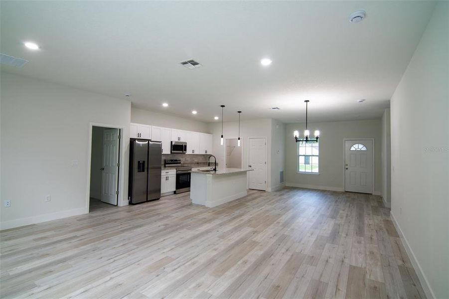 Spacious, unfurnished interior of a new home in , Ocala (Image 8).