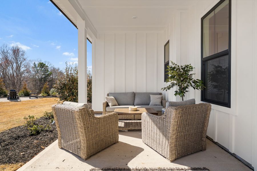 Representative exterior details of a home built from the Emmy by Hunter Quinn Homes in Greenpond Acres, Woodruff (Image 25).