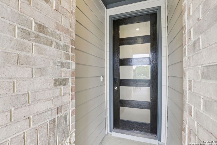 Exterior details and patio area of a home in Comanche Ridge, San Antonio (Image 4). Exterior details and patio area of a home in Comanche Ridge, San Antonio (Image 4).