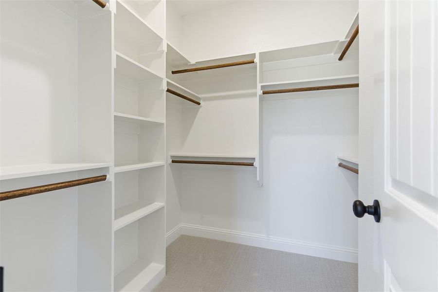 Spacious, unfurnished interior of a new home in , Tom Bean (Image 15).